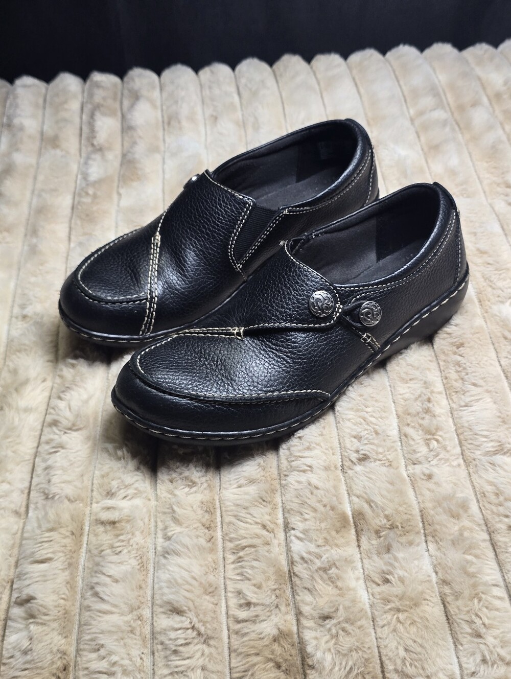 Clarks Ashland Lane Q Black Leather Silver Button Loafers